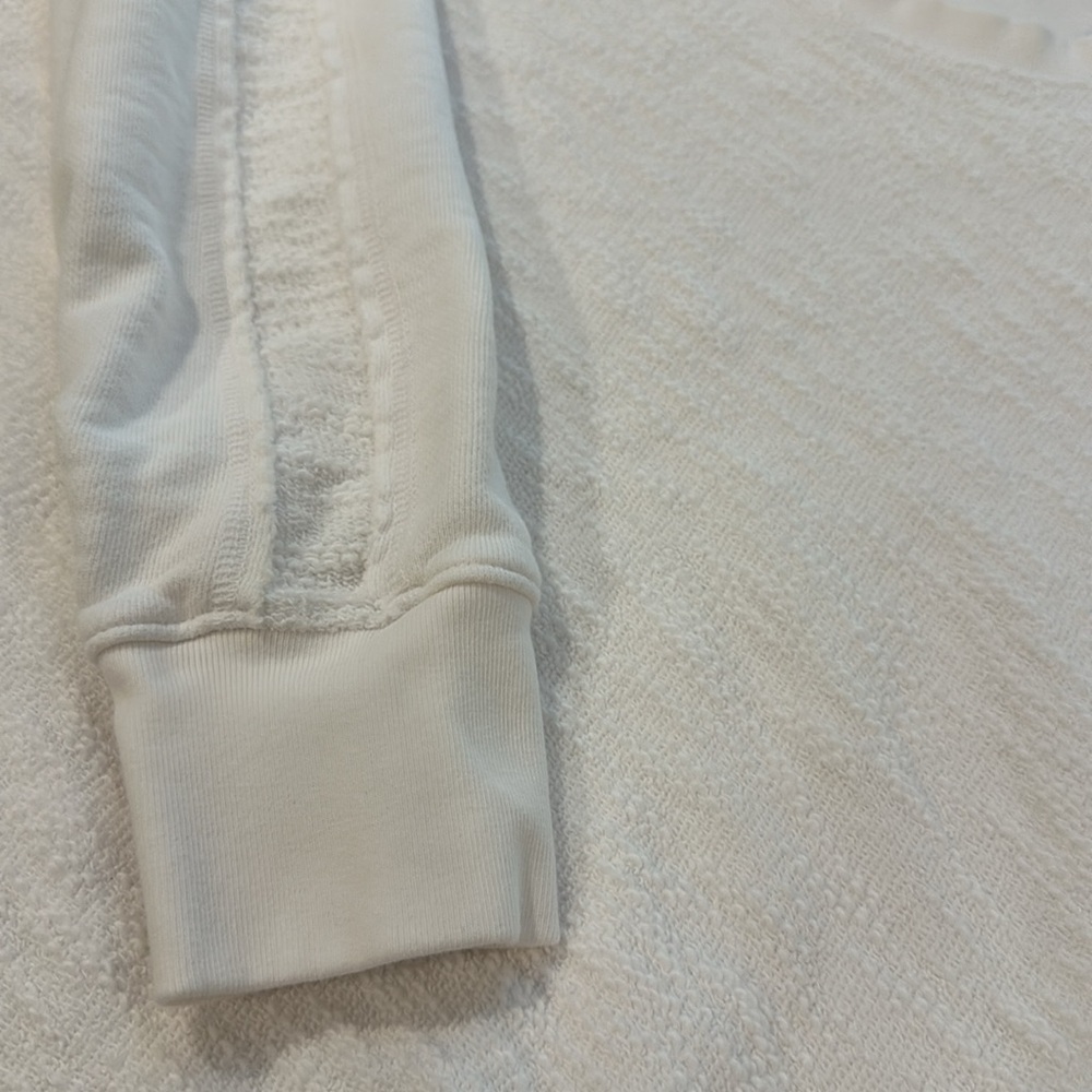 Red Haute pullover - Picture 5 of 7